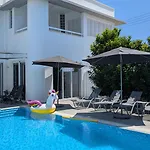 Anemelie Villa *