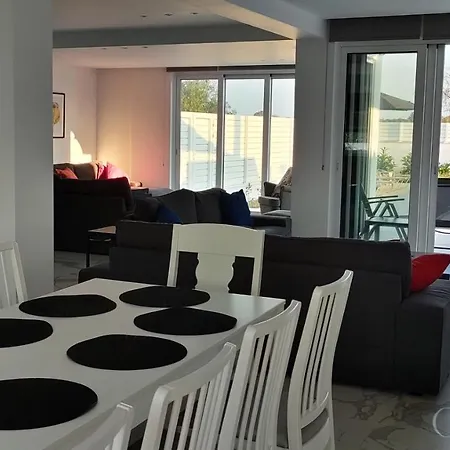 Anemelie Villa *