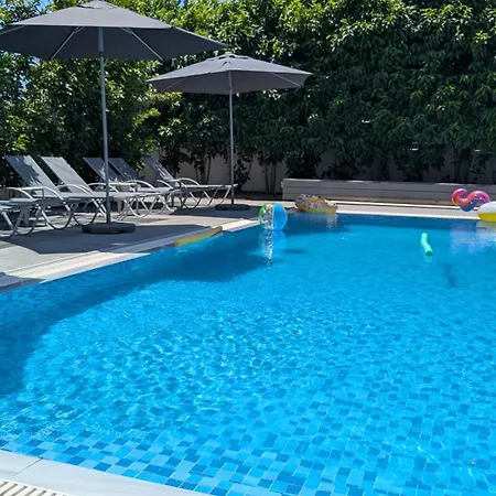 Anemelie Villa *
